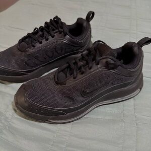 NIB Mens Nike AIR MAX AP Running Shoes Black Black Volt CU4826 001